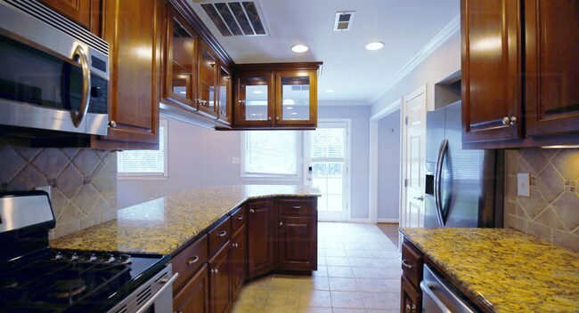 Building Photo - 3 Bedroom 3 Bath Executive Home in Mountai...