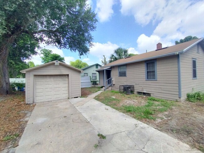 Primary Photo - 1202 Lila Ave