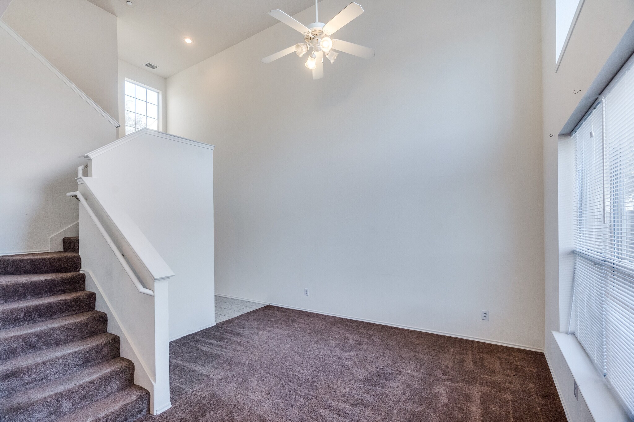 Building Photo - 7245 Rembrandt Dr