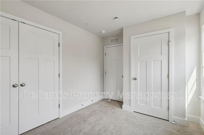 Building Photo - 1412 Commons Ln
