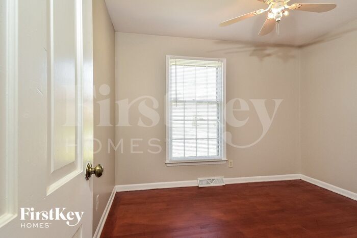 Building Photo - 3411 Londonderry Dr