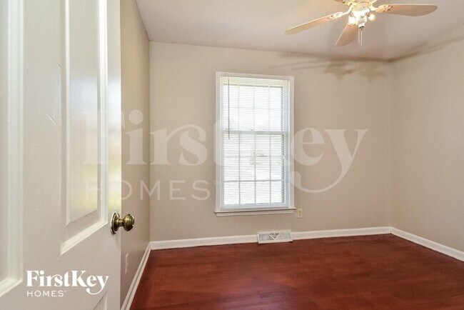 Building Photo - 3411 Londonderry Dr