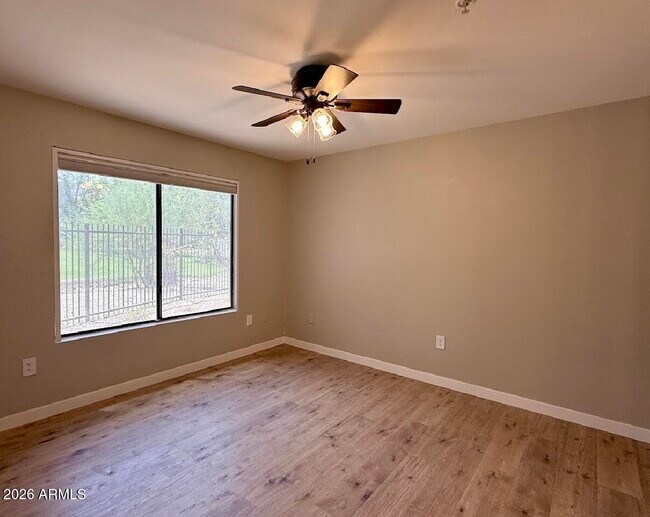 Building Photo - 9990 N Scottsdale Rd