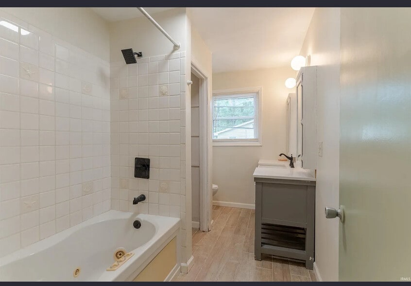 Building Photo - 624 Forest Park Dr