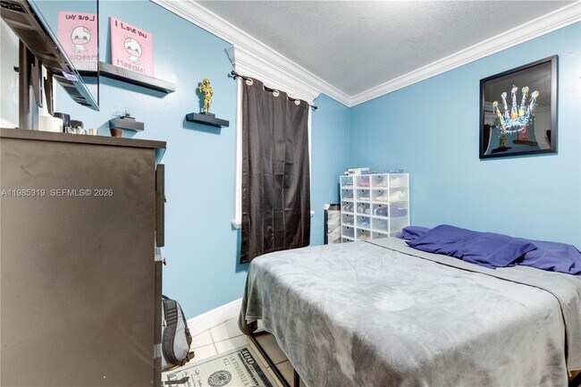 Building Photo - 1758 W 58th St