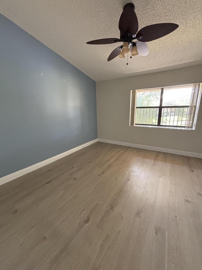 Building Photo - 3687 Carambola Cir N