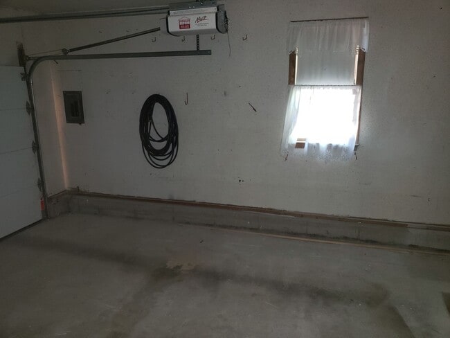 Building Photo - 3-Bedroom Ranch Rental – Year-Round, Utilities Included