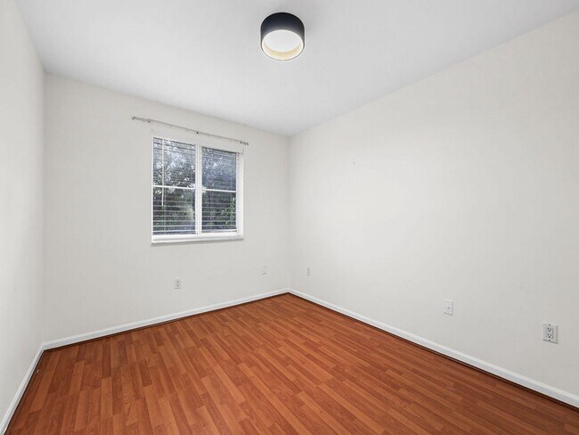 Building Photo - 7923 N Southwood Cir