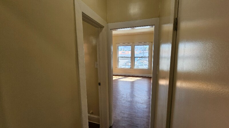 Building Photo - 815 S Lake St