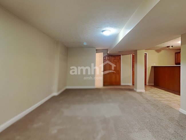 Building Photo - 8518 Woodcreek Dr