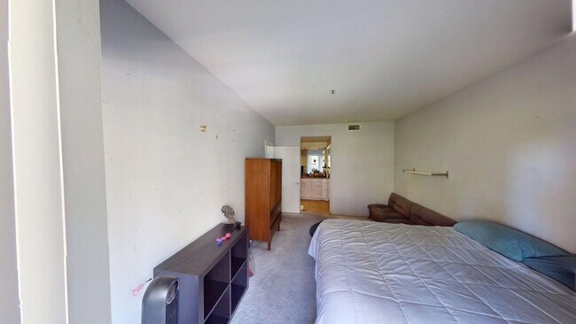 Building Photo - Upgraded 2bd/2Ba Mariana District Condo - ...