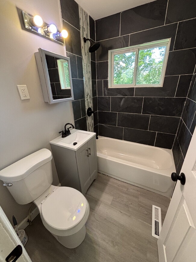 Building Photo - Newly Renovated House in Gary!