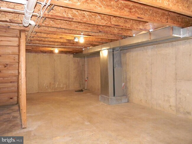 Building Photo - 104 W Main St