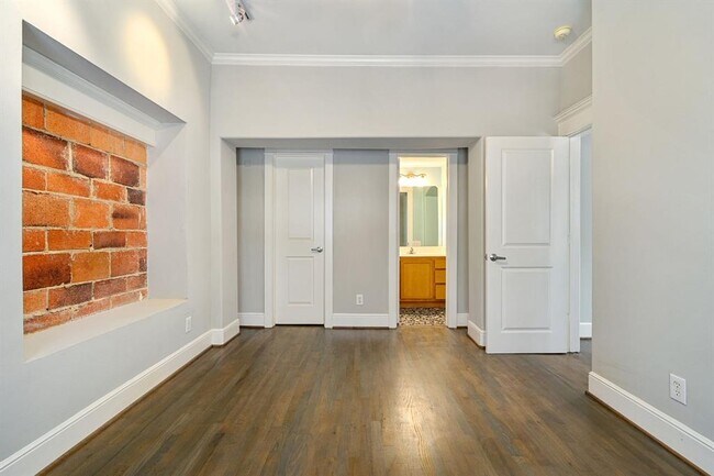 Building Photo - 4038 Lemmon Ave