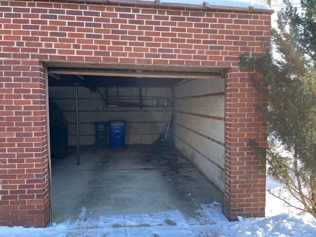 Building Photo - Unique 2 BR 1 BA in Upper Arlington
