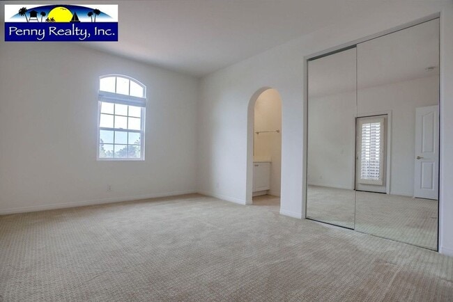 Building Photo - Stunning 4 Bedroom 3.5 Bath Home in the Co...