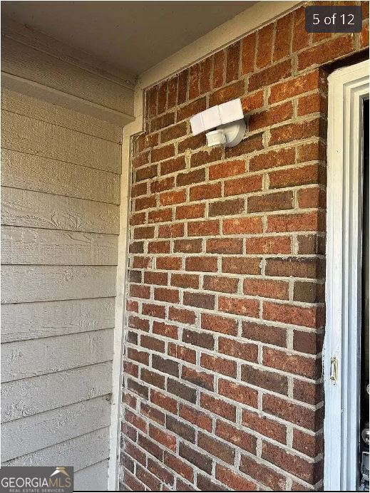 Building Photo - 6465 River Park Dr