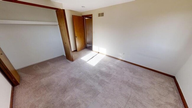 Building Photo - 2872 Elmwood Ave