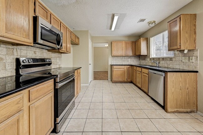 Building Photo - 19803 Lions Gate Ct