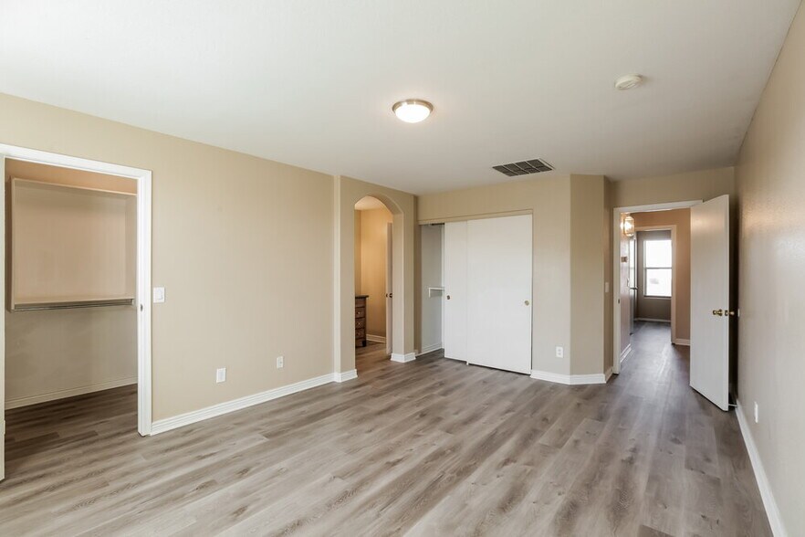 Building Photo - 7734 S 47th Ln