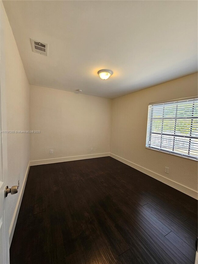 Building Photo - 16321 SW 96th Ave