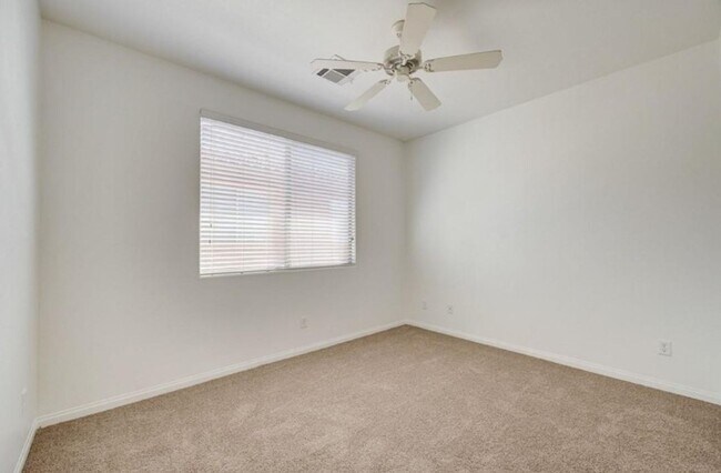 Building Photo - BEAUTIFUL 4 BEDROOM HOME IN GUARD GATED COMMUNITY!