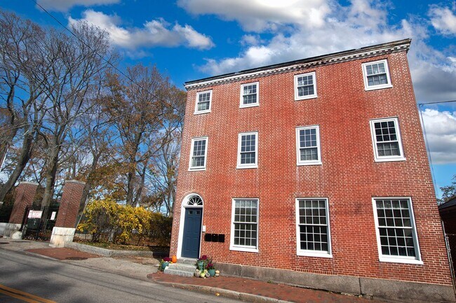 Building Photo - 57 Marcy St