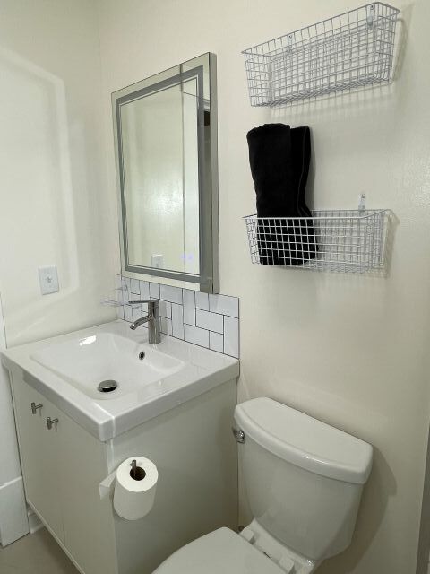 Lavatory - 1161 Hubbard Ave