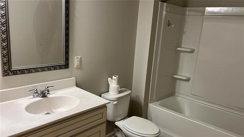 Building Photo - 4085 Huron Dr