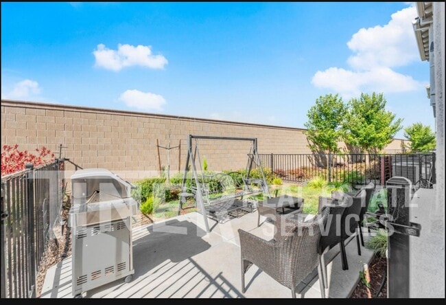 Building Photo - 5301 E Commerce Way