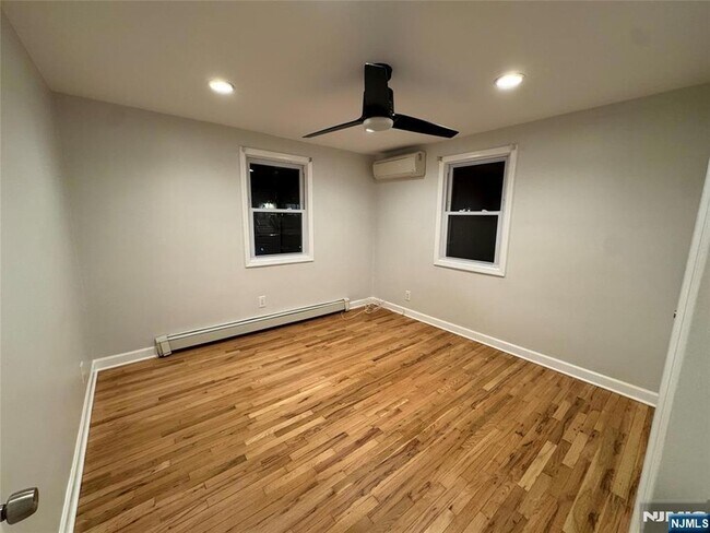 Building Photo - 2 Woodside Ave