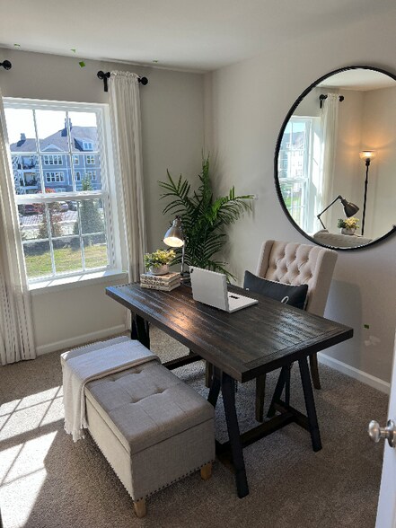 Building Photo - 275 Macoun Way