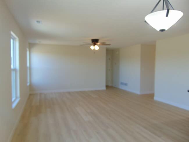 Building Photo - New Modern 3 Bed 2 Bath House