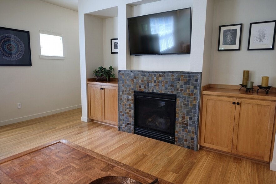 Building Photo - 618 NE Garswood Ln