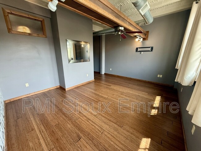 Building Photo - 132 S Dakota Ave