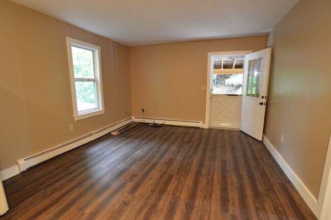 Building Photo - 237 River St