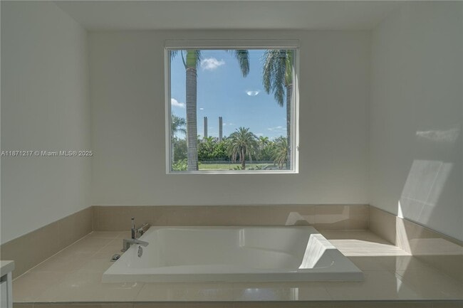 Building Photo - 9870 NW 74th Terrace