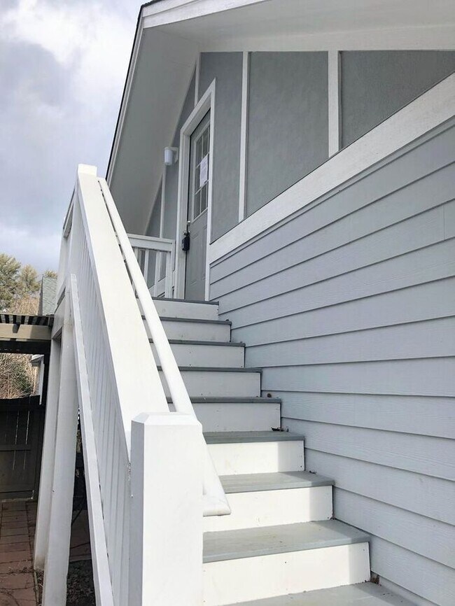 Building Photo - 98 Orchard St