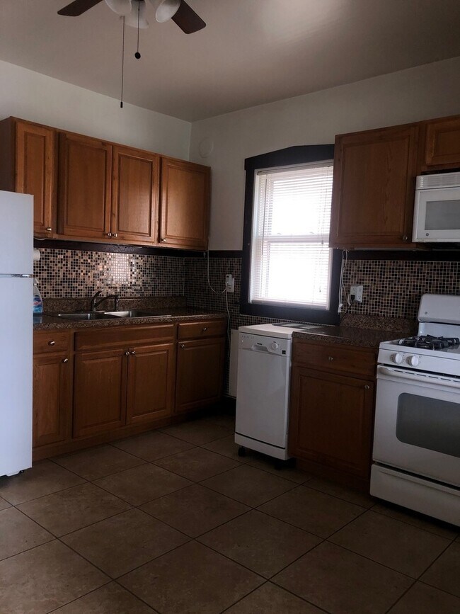Building Photo - 3443 N Monticello Ave