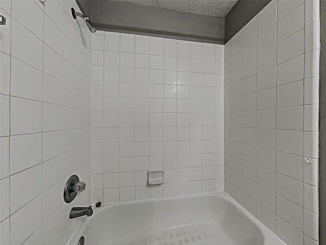 Building Photo - 4830 Edgegate Dr