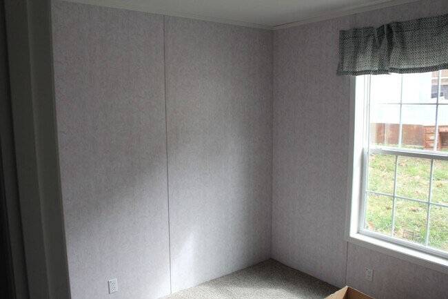 Building Photo - 2 Bedroom Mobile Home  in Shrewsbury Township