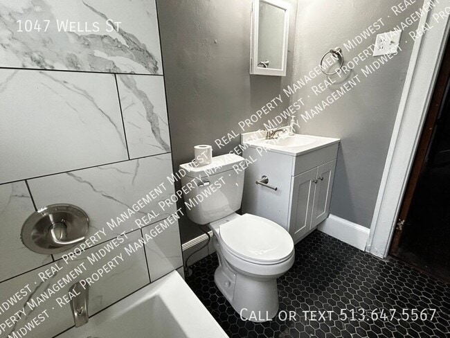 Building Photo - 1047 Wells St