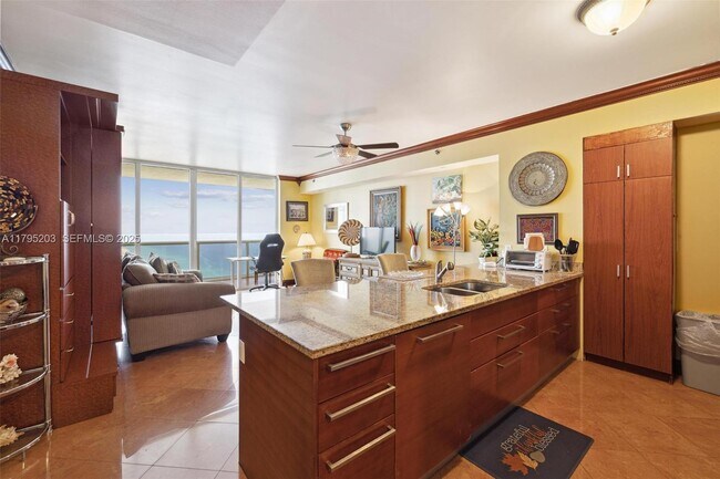 Building Photo - 1830 S Ocean Dr