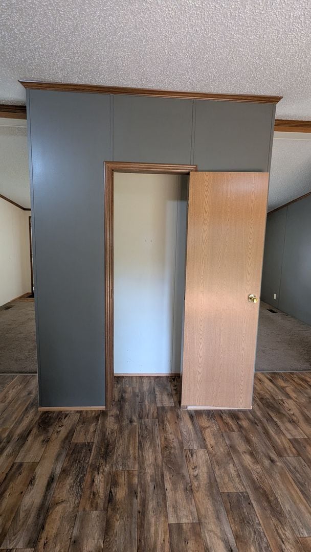 Building Photo - Newly renovated gem located at Earl Lake i...