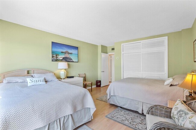 Building Photo - 3850 Galt Ocean Dr