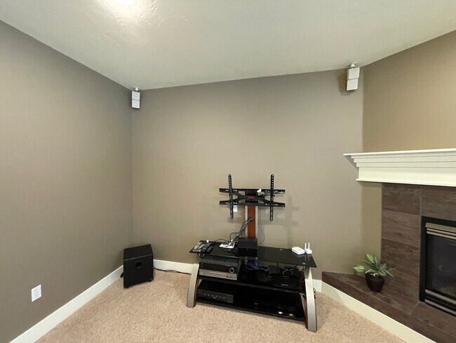 Building Photo - 2725 S Groom Way