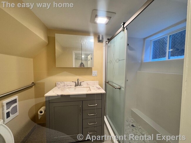 Building Photo - 115 Elm St