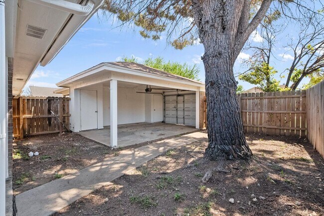 Building Photo - Affordable South Fort Worth Half Duplex