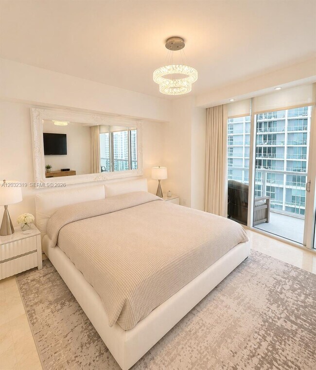 Building Photo - 495 Brickell Ave