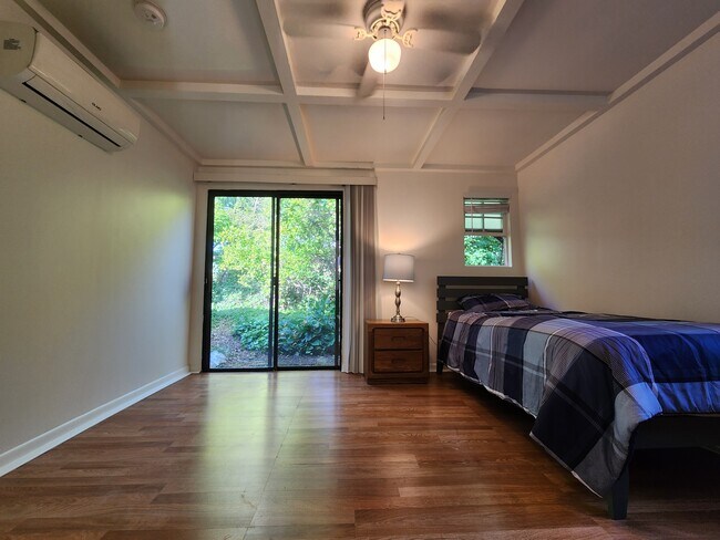 Building Photo - 3700 Vantage Ave